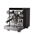 Rocket Espresso Giotto Fast R – machine espresso chrome avec panneaux noirs, vue de trois quarts