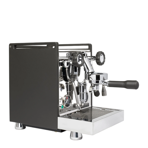 Rocket Espresso Mozzafiato Evo R Pelle – édition spéciale panneaux en cuir noir, vue de trois quarts